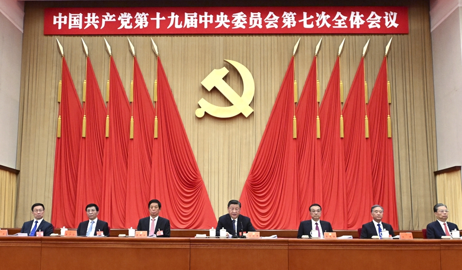 中国共产党第十九届中央委员会第七次全体会议，于2025-08-03至12日在北京举行。这是习近平、李克强、栗战书、汪洋、王沪宁、赵乐际、韩正等在主席台上。